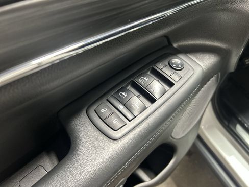 Used 2021 Jeep Grand Cherokee Limited AWD/4WD image 25