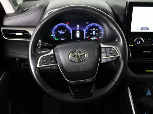 Used 2023 Toyota Highlander Limited image 19