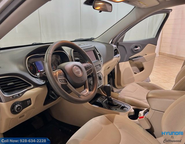 Used 2019 Jeep Cherokee Latitude w/ Popular Appearance Group FWD image 10