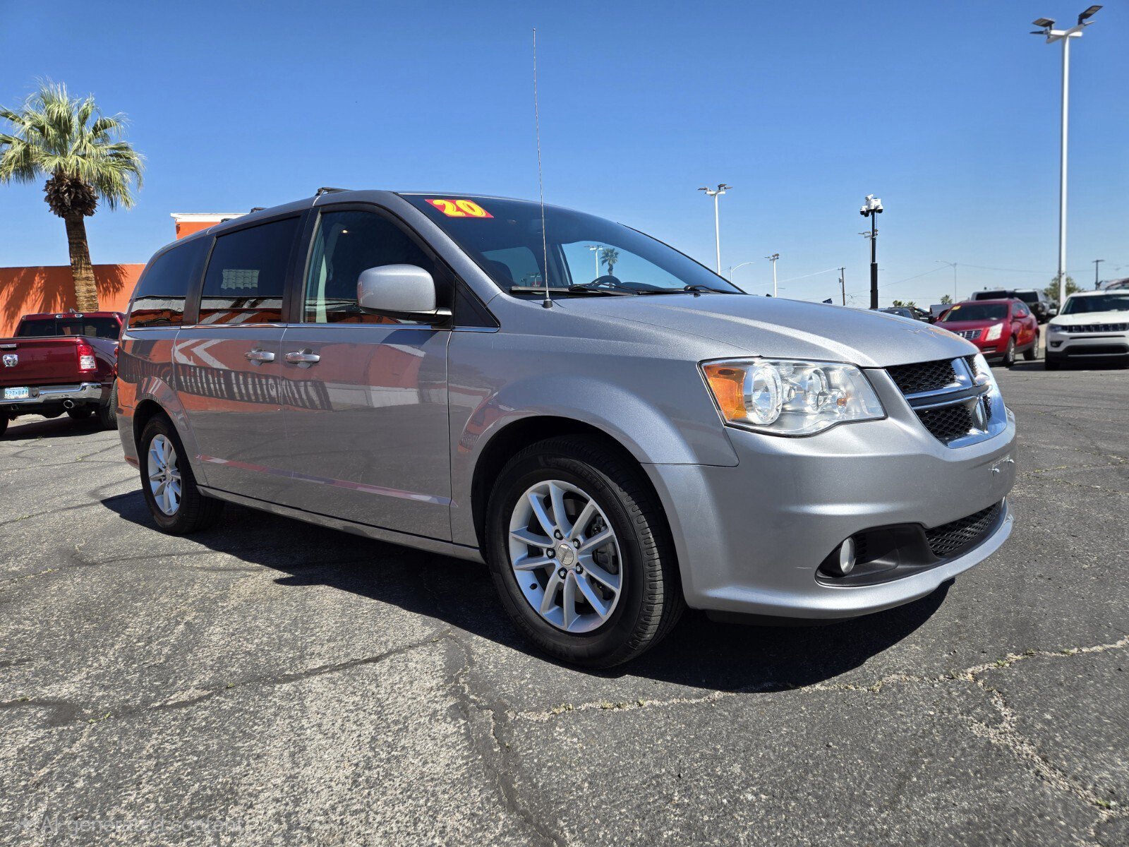 Used 2020 Dodge Grand Caravan SXT FWD image 4