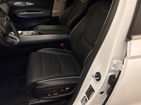 Used 2025 Genesis Electrified GV70 Advanced image 12