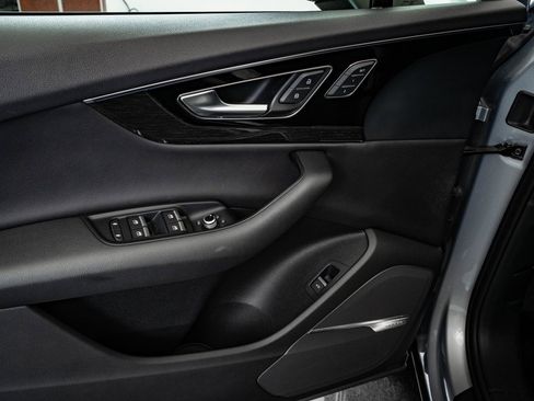 Used 2018 Audi Q7 3.0T Prestige w/ Prestige Package image 28