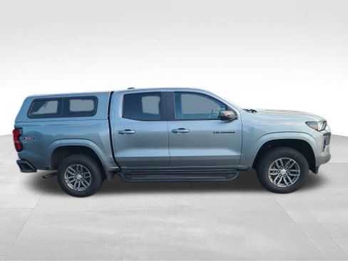 Used 2023 Chevrolet Colorado LT w/ LT Convenience Package II AWD/4WD image 2