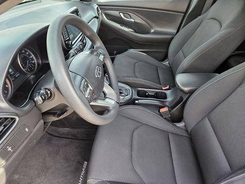 Used 2018 Hyundai Elantra GT FWD image 9
