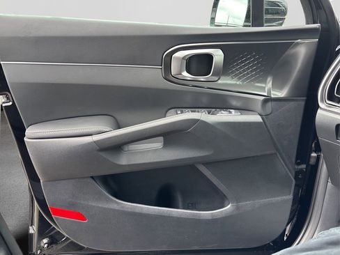 New 2025 Kia Sorento S image 12