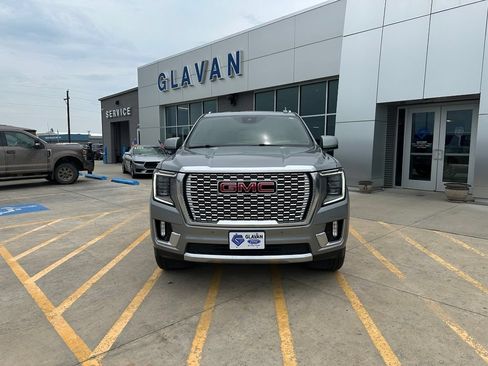 Used 2024 GMC Yukon XL Denali AWD/4WD image 2