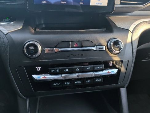 Used 2020 Ford Explorer XLT image 23