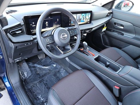 New 2026 Nissan Kicks SR FWD image 2