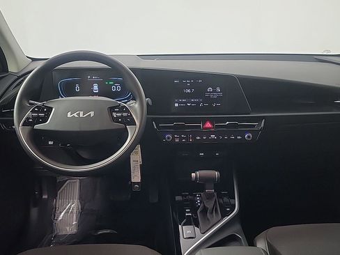 Used 2025 Kia Niro LX image 20