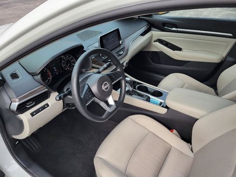 Used 2023 Nissan Altima 2.5 SV FWD image 5