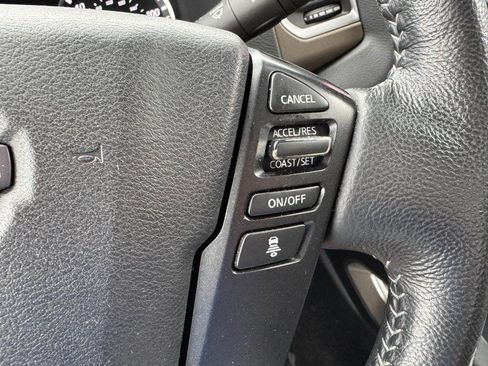 Used 2022 Nissan Frontier SV AWD/4WD image 17