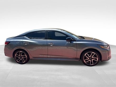 Used 2025 Nissan Sentra SR FWD image 10