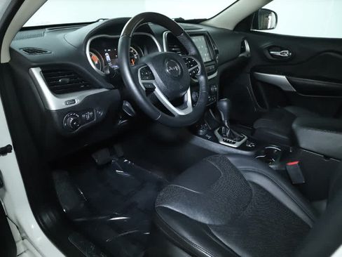 Used 2018 Jeep Cherokee Overland w/ Technology Group AWD/4WD image 18