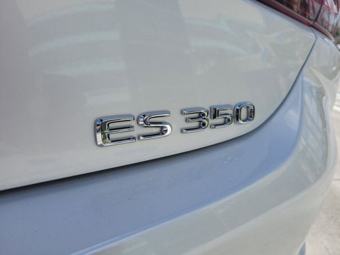 Used 2023 Lexus ES 350 w/ Premium Package image 9