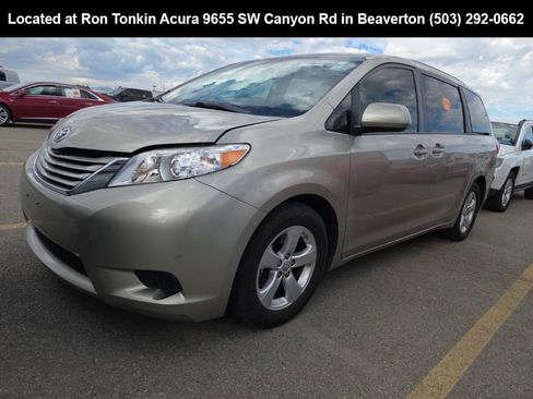 Used 2016 Toyota Sienna LE FWD image 4