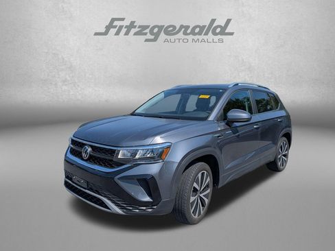 Used 2022 Volkswagen Taos SE FWD image 3