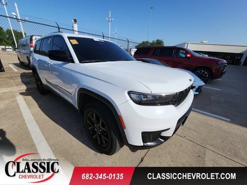 Used 2024 Jeep Grand Cherokee L Laredo RWD image 1