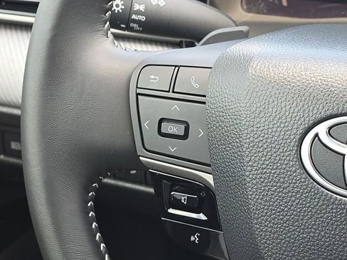 Used 2025 Toyota Camry SE image 36