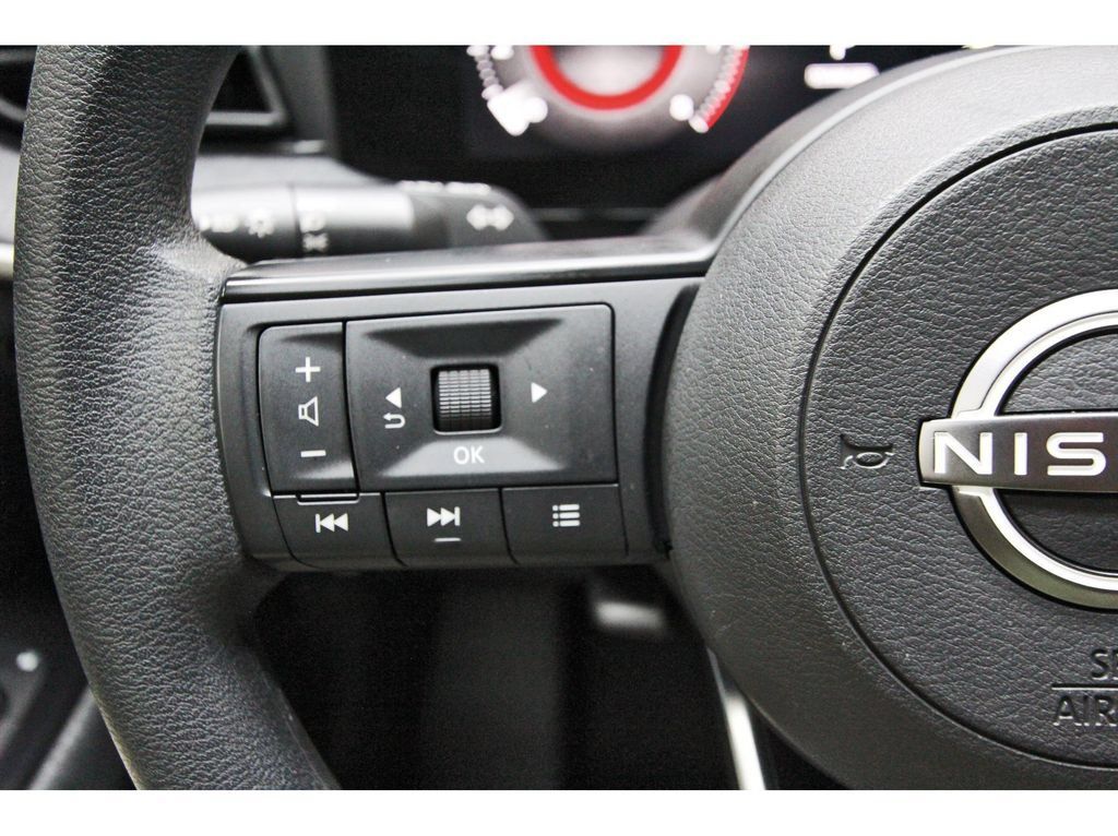 Used 2026 Nissan Kicks SV FWD image 17