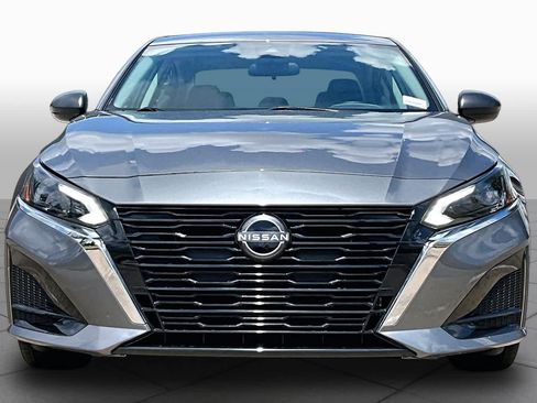 Used 2025 Nissan Altima 2.5 SV FWD image 4