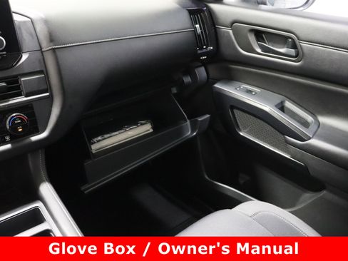 Used 2023 Nissan Pathfinder S image 23