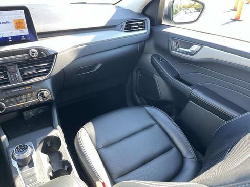Used 2022 Ford Escape SEL w/ Technology Package image 18