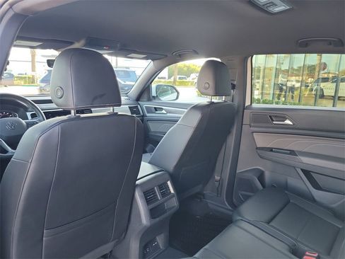 Used 2022 Volkswagen Atlas Cross Sport SE image 16
