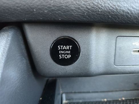 Used 2024 Nissan Rogue SV image 28