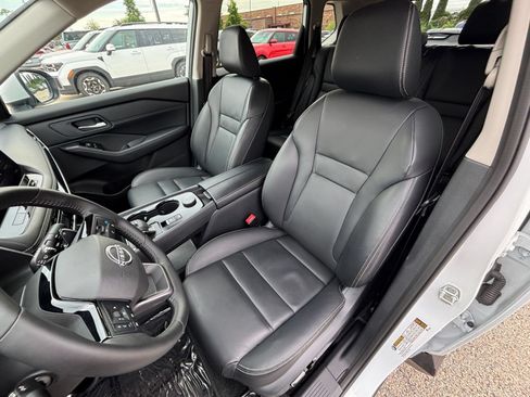 Used 2026 Nissan Rogue SL AWD/4WD image 39