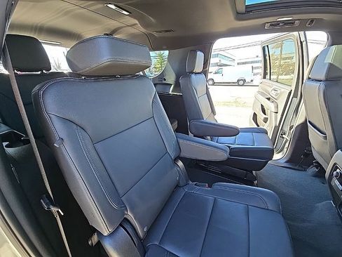 Used 2023 Chevrolet Suburban Z71 w/ Luxury Package image 25