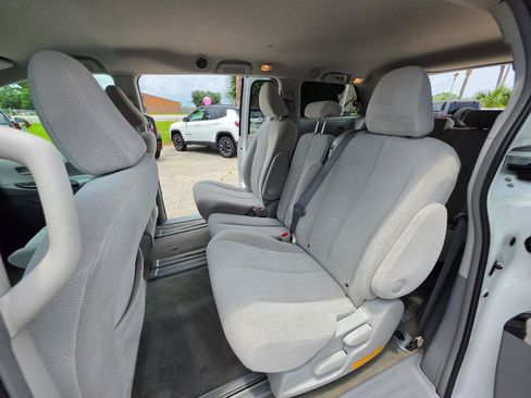 Used 2012 Toyota Sienna LE FWD image 11