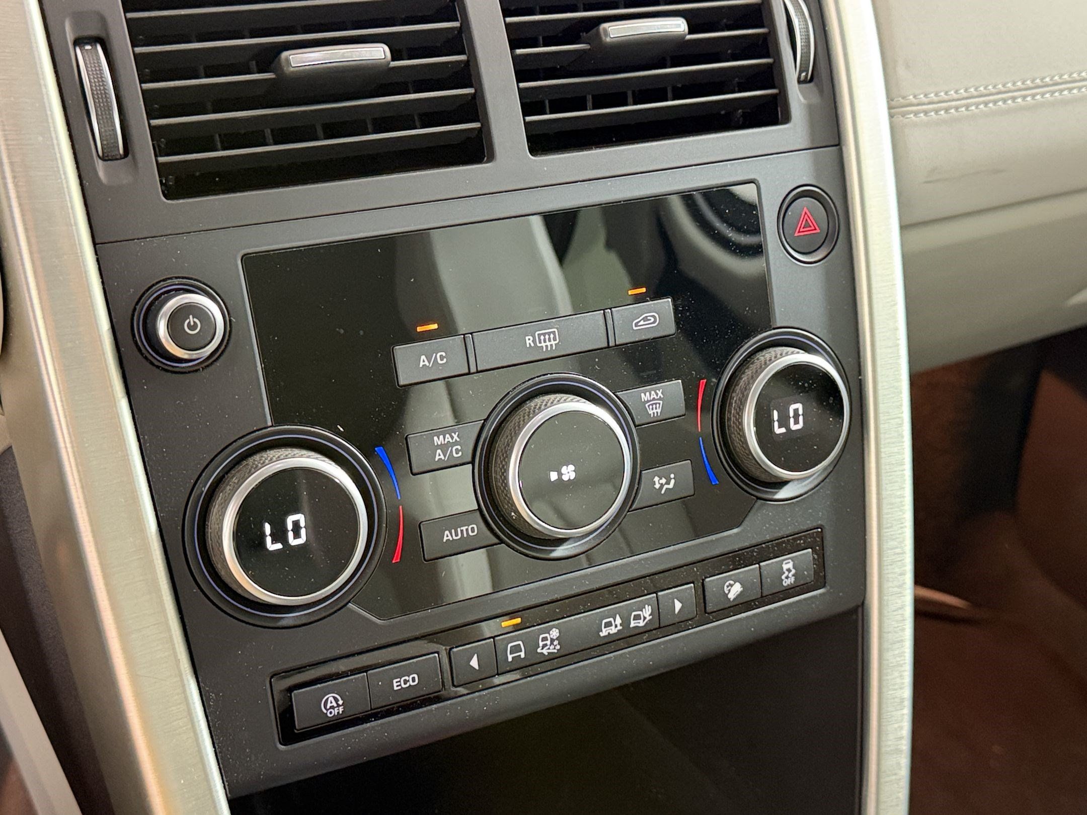Used 2019 Land Rover Discovery Sport SE AWD/4WD image 18