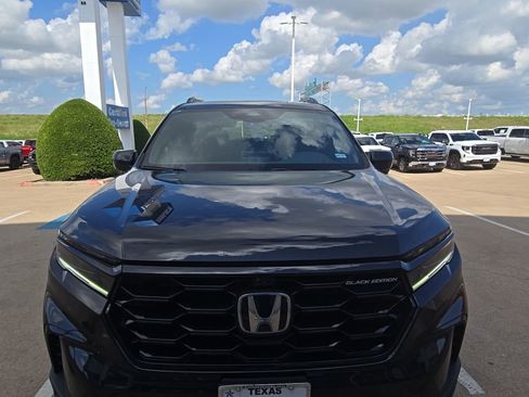 Used 2025 Honda Pilot Black Edition image 8