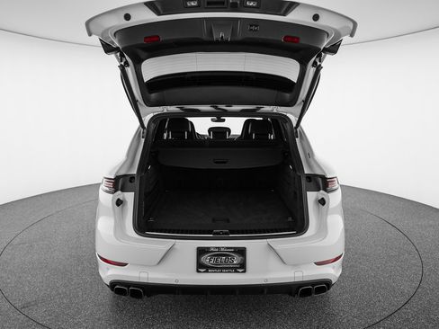 Used 2024 Porsche Cayenne Turbo AWD/4WD image 41