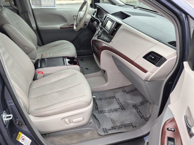 Used 2014 Toyota Sienna XLE FWD image 5