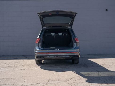 Used 2022 Volkswagen Tiguan SE R-Line image 14
