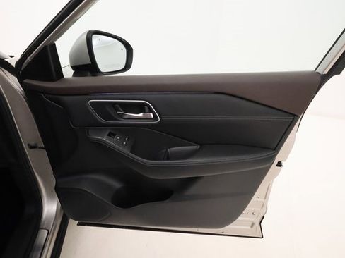 Used 2022 Nissan Rogue Platinum w/ Head-Up Display Package image 23