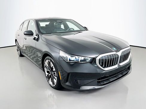 Used 2025 BMW 530i w/ Premium Package image 3