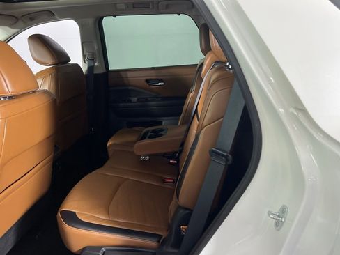 Used 2024 Nissan Pathfinder Platinum w/ Black Appearance Package image 24