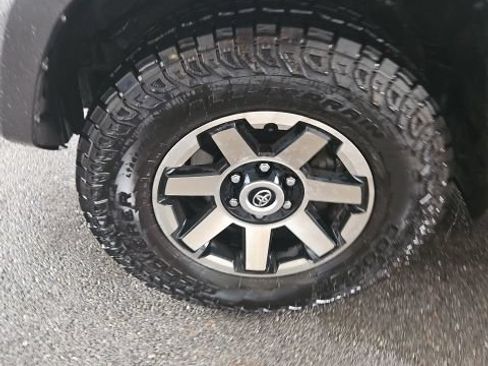 Used 2023 Toyota 4Runner TRD Off-Road Premium w/ Off Road Premium Plus Package AWD/4WD image 4