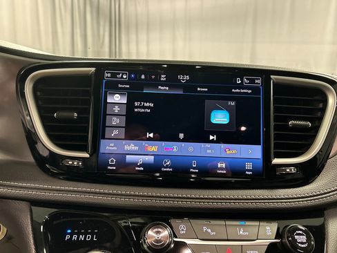 New 2026 Chrysler Pacifica Select image 15