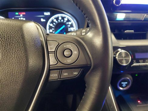 Used 2023 Toyota Venza LE image 22