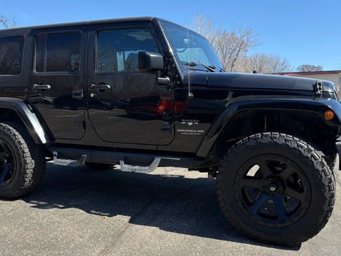 Used 2016 Jeep Wrangler Unlimited Sahara w/ Connectivity Group image 12