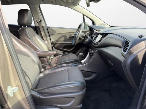 Used 2021 Chevrolet Trax LT image 15