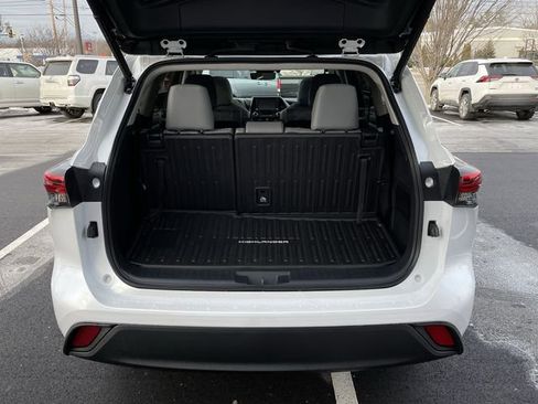 Used 2022 Toyota Highlander Bronze Edition image 23