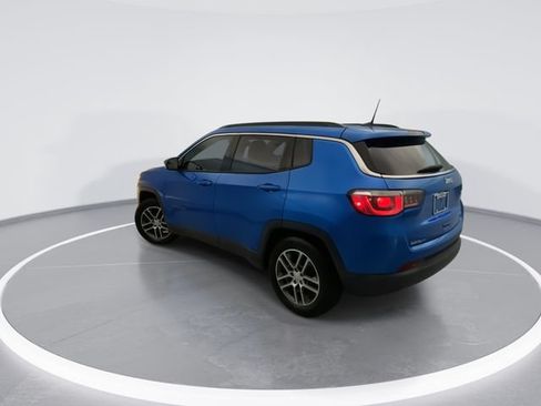 Used 2019 Jeep Compass Latitude FWD image 4