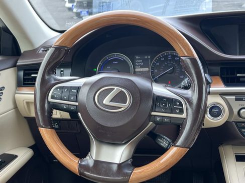 Used 2016 Lexus ES 300h Hybrid image 8