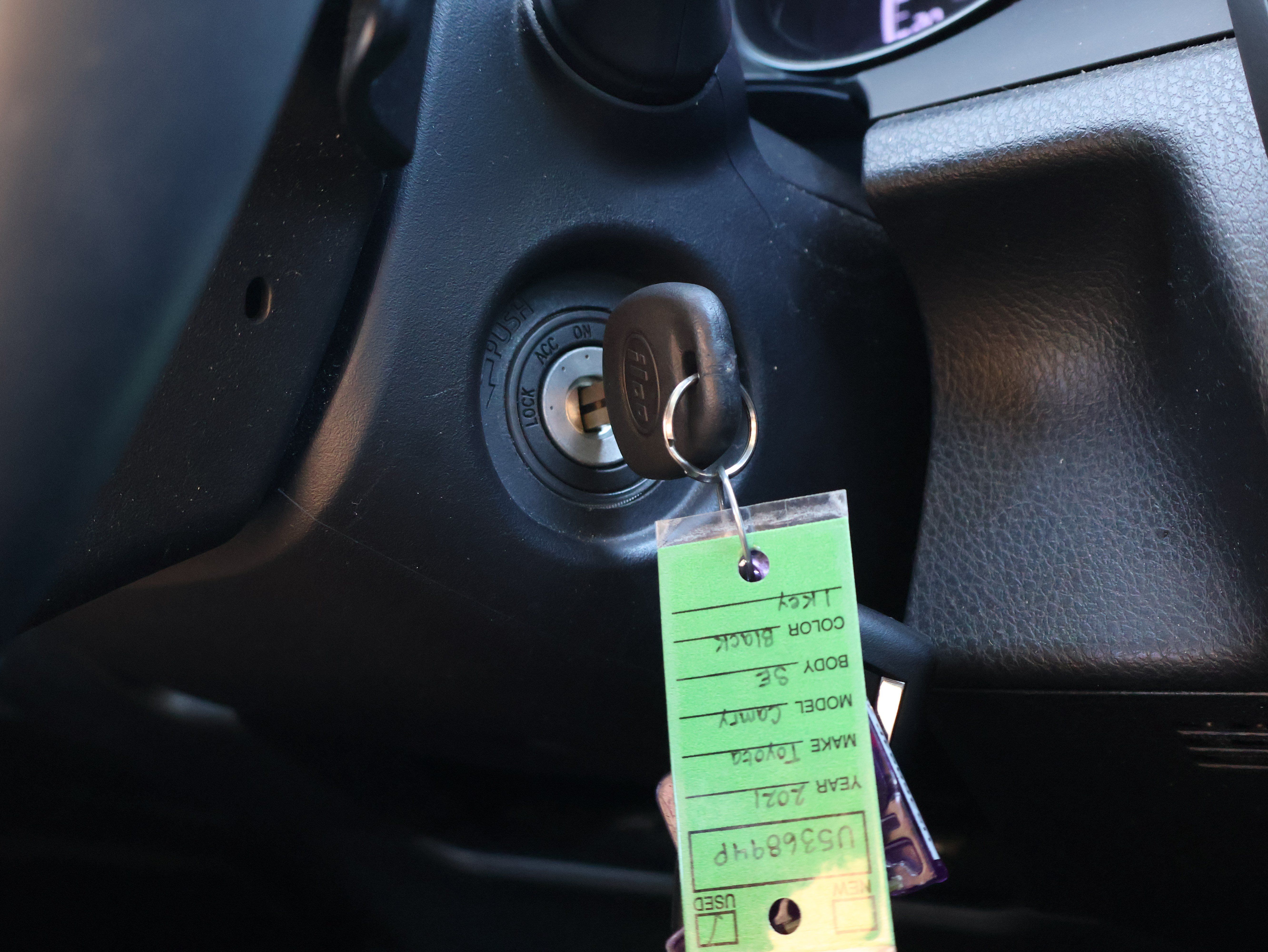 Used 2021 Toyota Camry SE FWD image 33