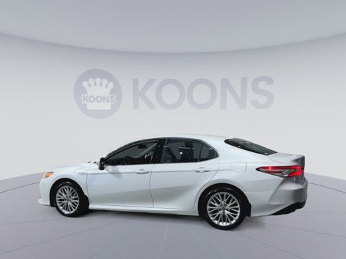Used 2020 Toyota Camry XLE w/ Sunroof Package image 8