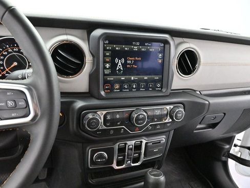Used 2023 Jeep Gladiator Overland AWD/4WD image 18